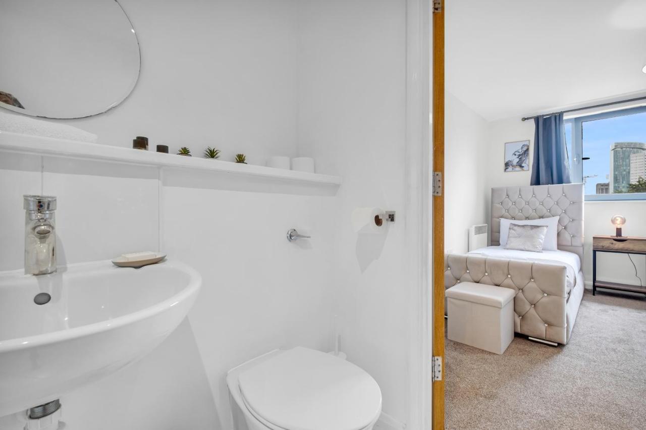 ברמינגהאם Stylish 4Th Floor 2 Bedroom En Suite City Centre Apartment With Parking By Azura Nights מראה חיצוני תמונה