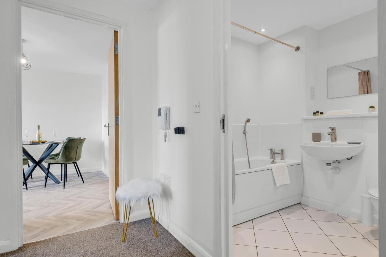 ברמינגהאם Stylish 4Th Floor 2 Bedroom En Suite City Centre Apartment With Parking By Azura Nights מראה חיצוני תמונה