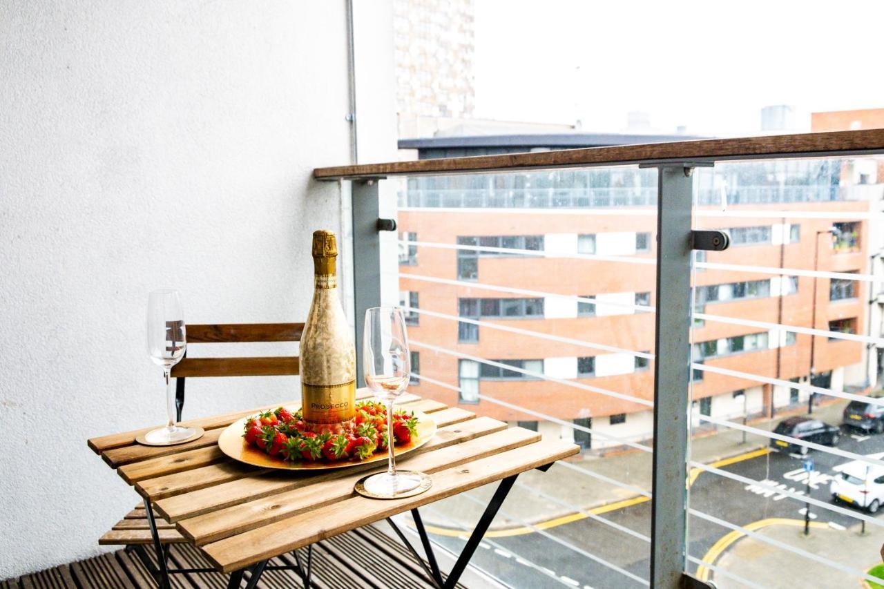 ברמינגהאם Stylish 4Th Floor 2 Bedroom En Suite City Centre Apartment With Parking By Azura Nights מראה חיצוני תמונה